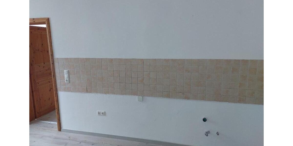 Erdgeschoßwohnung Helsa - 4 Zimmer, 96 m&sup2;, 700&euro; | Angebot:26279778