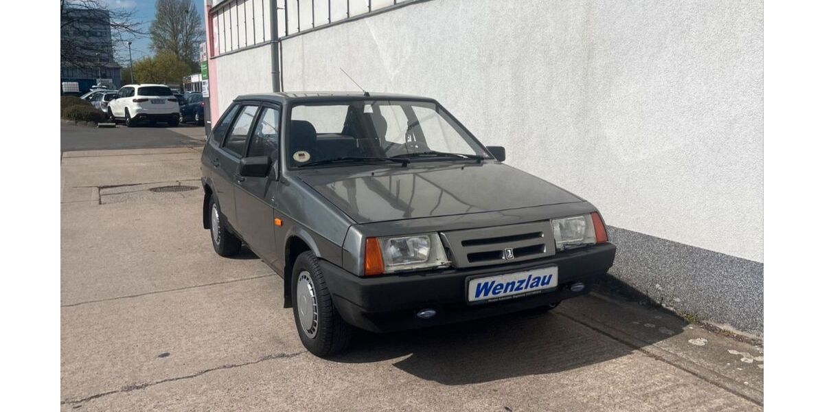 Lada Samara 89.000 km 3.000 &euro; Magdeburg 39128