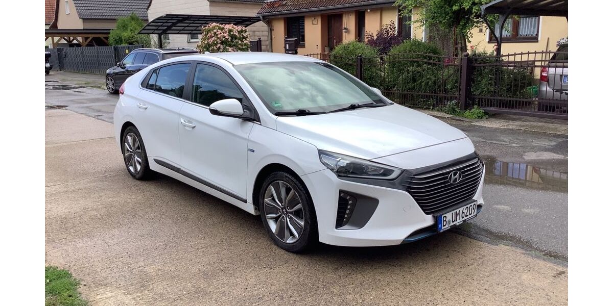 Hyundai IONIQ 124.000 km 12.300 &euro; Berlin 12355