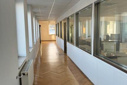 Repräsentative Büros klimatisiert 300qm. Mit Parkplatz zur Miete zimmer