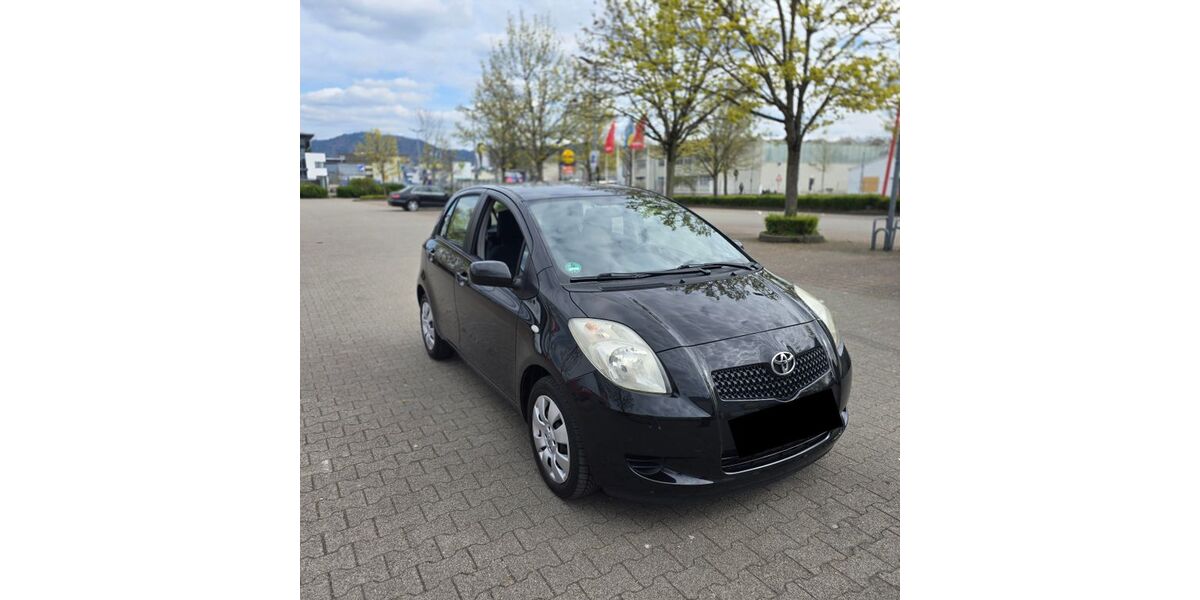 Toyota Yaris 112.000 km 3.250 &euro; Offenburg 77652