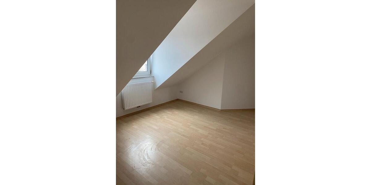 Dachgeschoßwohnung Roding - 4 Zimmer, 135 m&sup2;, 700&euro; | Angebot:25058112