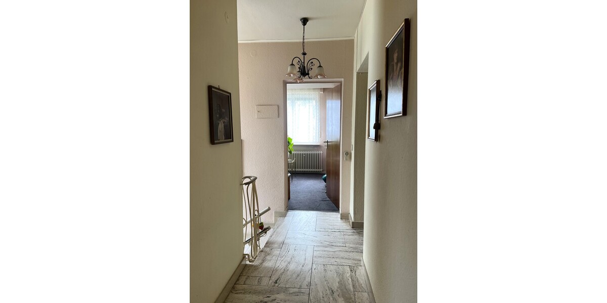 Attraktives Zweifamilienhaus mit Potenzial in bester Lage von Mühlheim! 8 zimmer