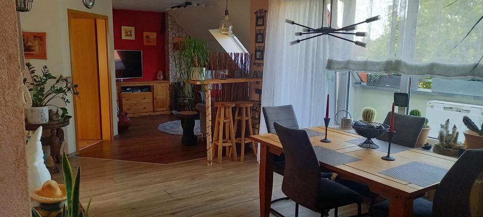Wunderschöne 2 Zimmer Dachgeschoss Wohnung mit Loggia von Privat