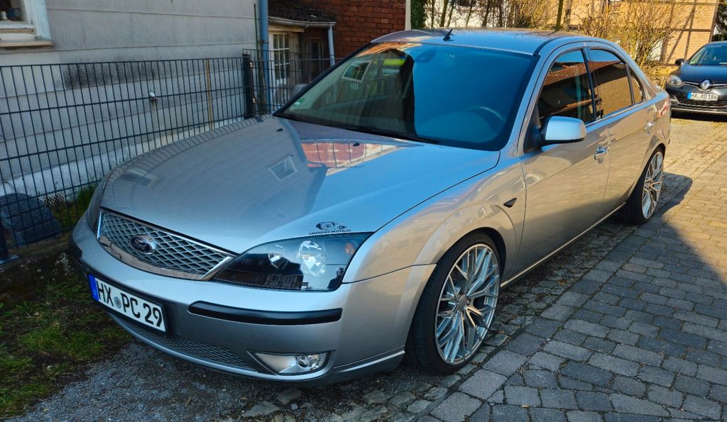 Ford Mondeo 140.000 km 5.900 &euro; Nieheim 33039