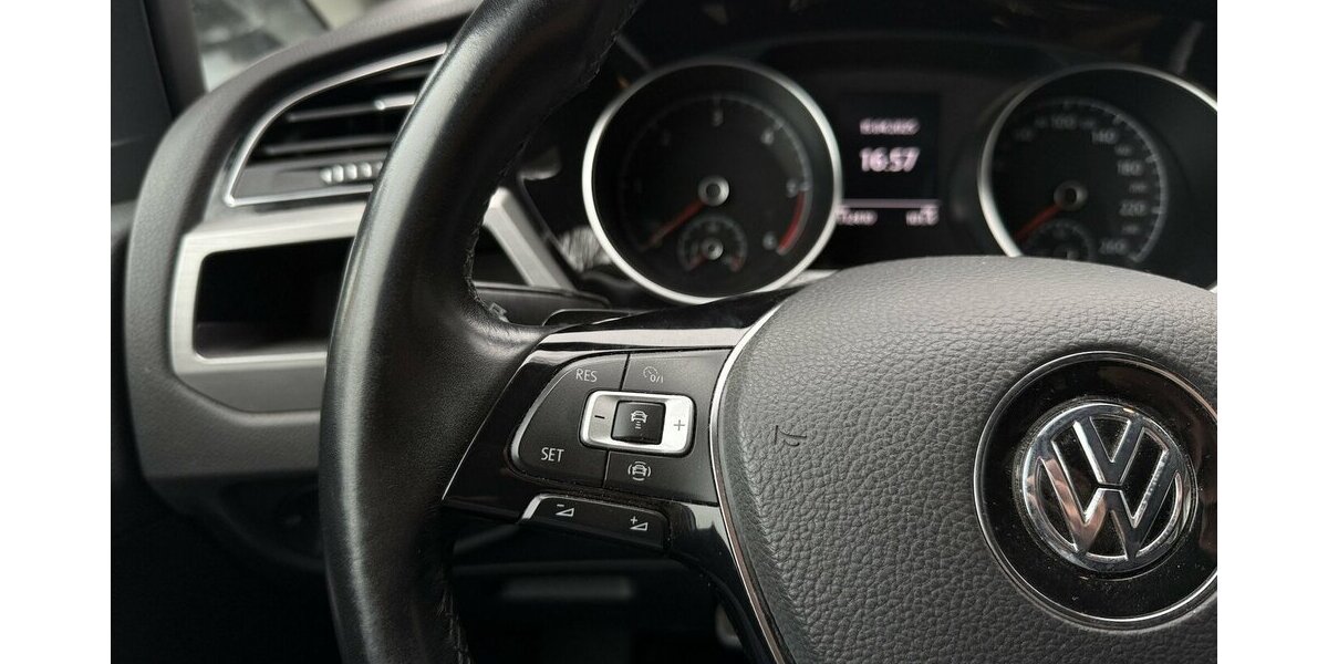 VW Touran 7 Sitze / Automatik / AHK / 1. Hd / Navi 110.000 km 23.490 &euro; Mönchengladbach 41066