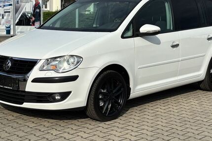 VW Touran 114.297 km 5.995 &euro; Halle/Saale 06126