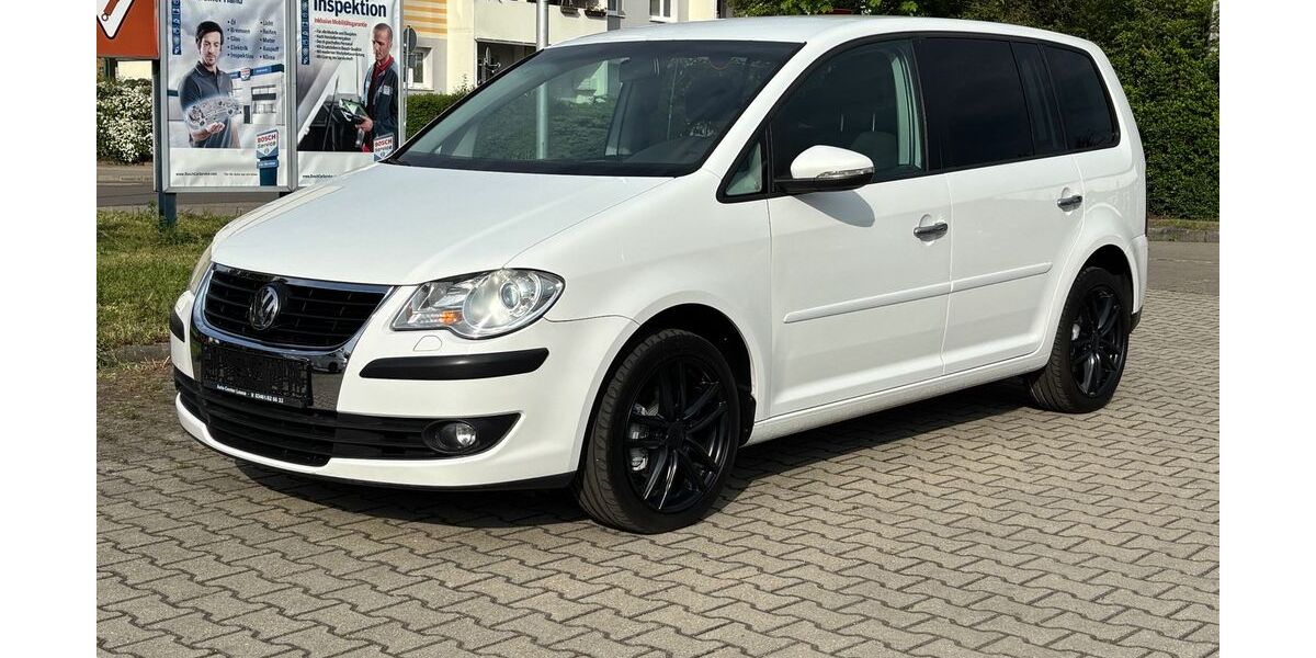VW Touran 114.297 km 5.995 &euro; Halle/Saale 06126