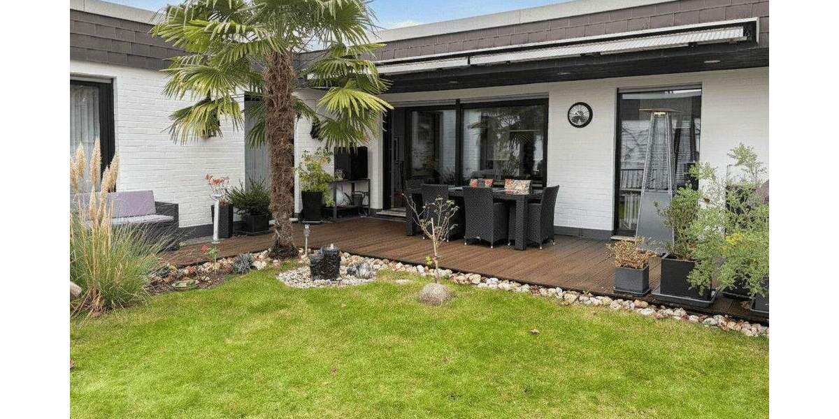 *RESERVIERT* Repräsentativer Flachdach-Bungalow in hervorragendem Zustand mit uneinsehbarem Grundstück und Garage! 5 zimmer