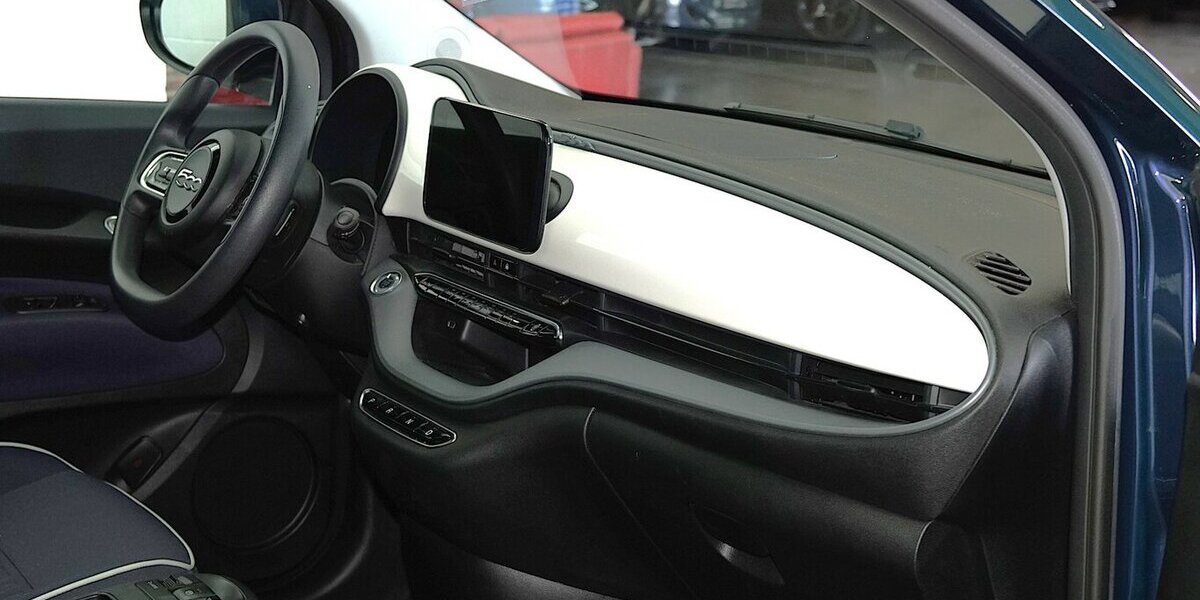 Fiat 500e Action Carplay Android Automatik 1.Hand 20.500 km 13.120 &euro; Lich 35423