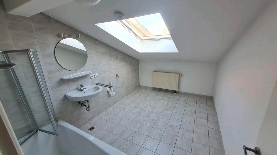 Dachgeschoßwohnung Eggenfelden - 2 Zimmer, 83 m&sup2;, 720&euro; | Angebot:26277328