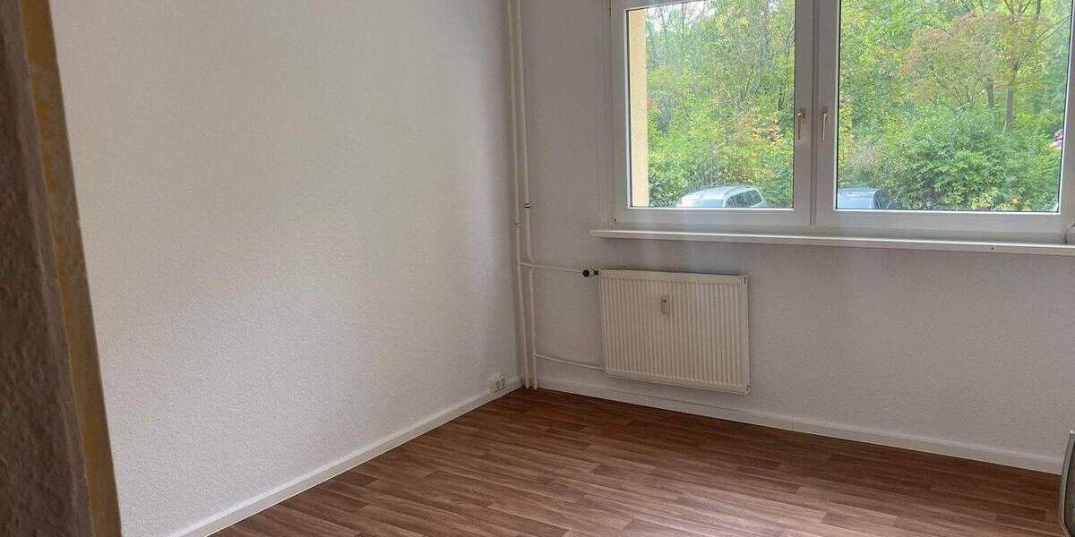 Zimmer Halle (Saale) Nördliche Neustadt - 3 Zimmer, 57 m&sup2;, 345&euro; | Angebot:26343851