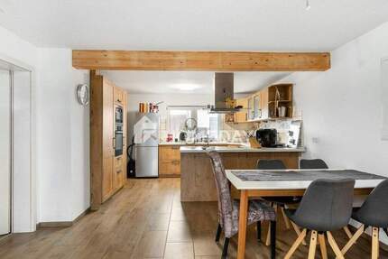 Großzügige 3-Zimmer-Wohnung mit zwei Balkonen und Kamin 3 zimmer