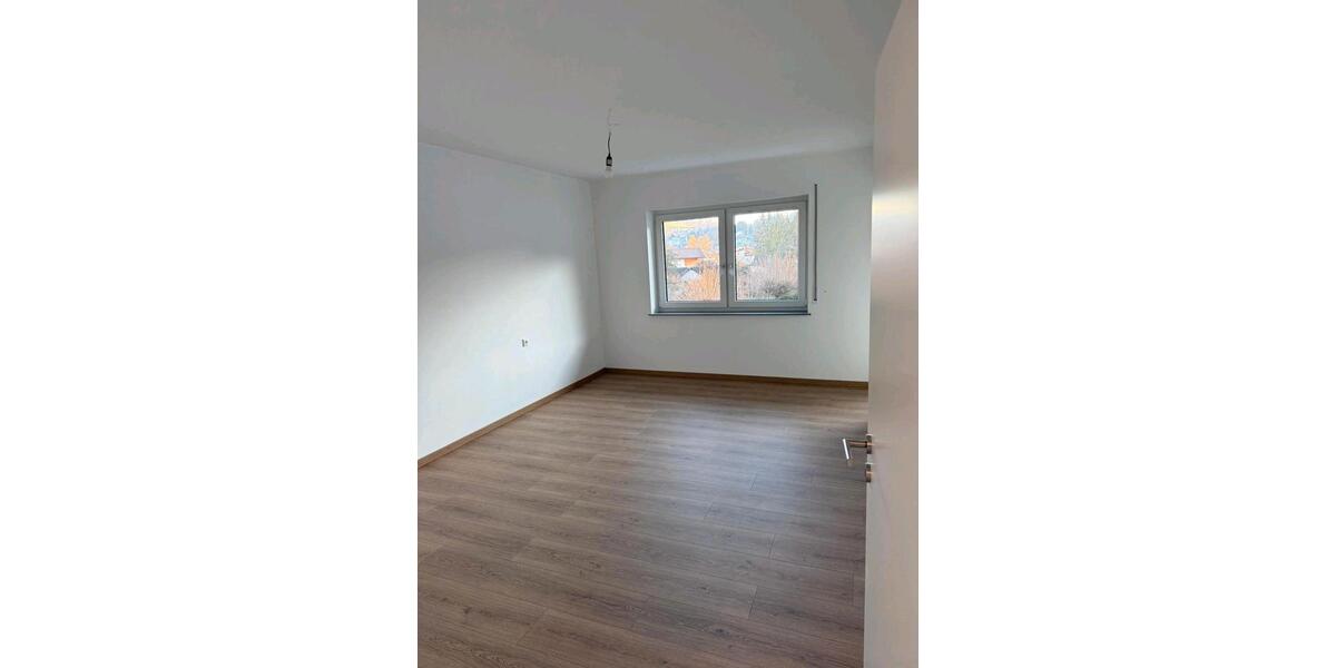 Etagenwohnung Chamerau - 4 Zimmer, 133 m&sup2;, 1.050&euro; | Angebot:24301006