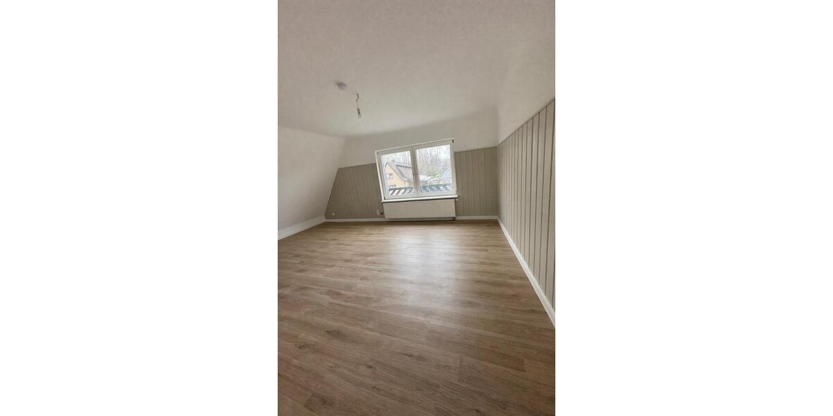 Dachgeschoßwohnung Ammersbek - 2.5 Zimmer, 78 m&sup2;, 1.400&euro; | Angebot:25171685