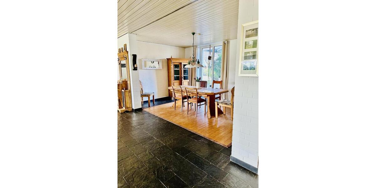 Etagenwohnung Isernhagen - 6 Zimmer, 255 m&sup2;, 2.500&euro; | Angebot:25381857