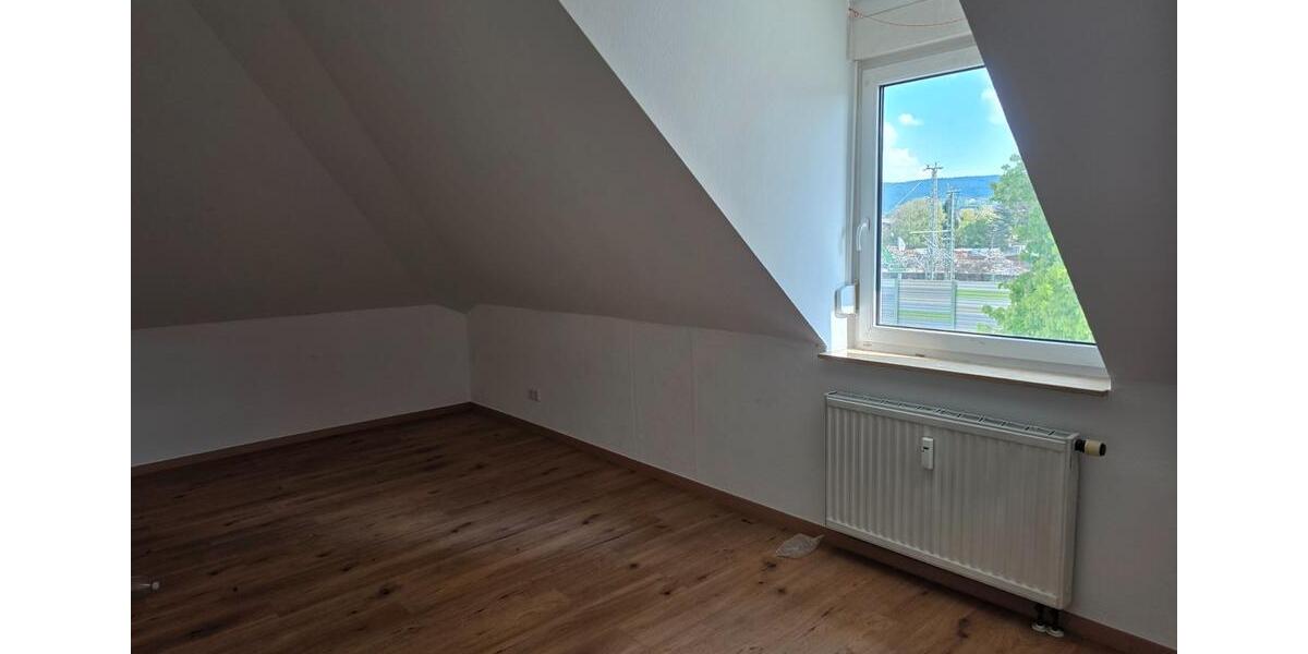 Dachgeschoßwohnung Gelnhausen - 4 Zimmer, 120 m&sup2;, 1.200&euro; | Angebot:26349279