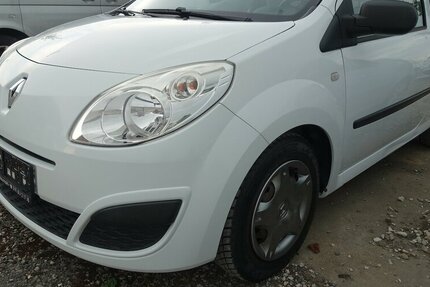 Renault Twingo Authentique §10/27 R/CD ZV-FB ABS 132.700 km 2.300 &euro; Neumarkt/OPf 92318