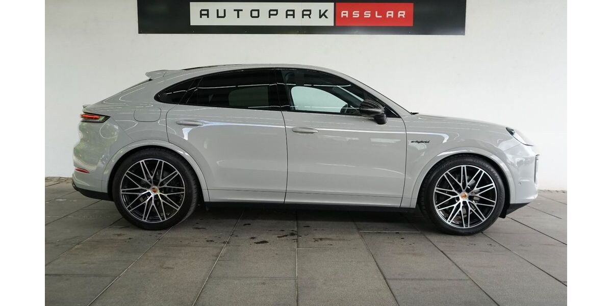 Porsche Cayenne 9.400 km 122.880 &euro; Asslar 35614
