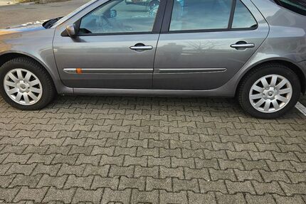 Renault Laguna 99.800 km 2.600 € Berlin 13403