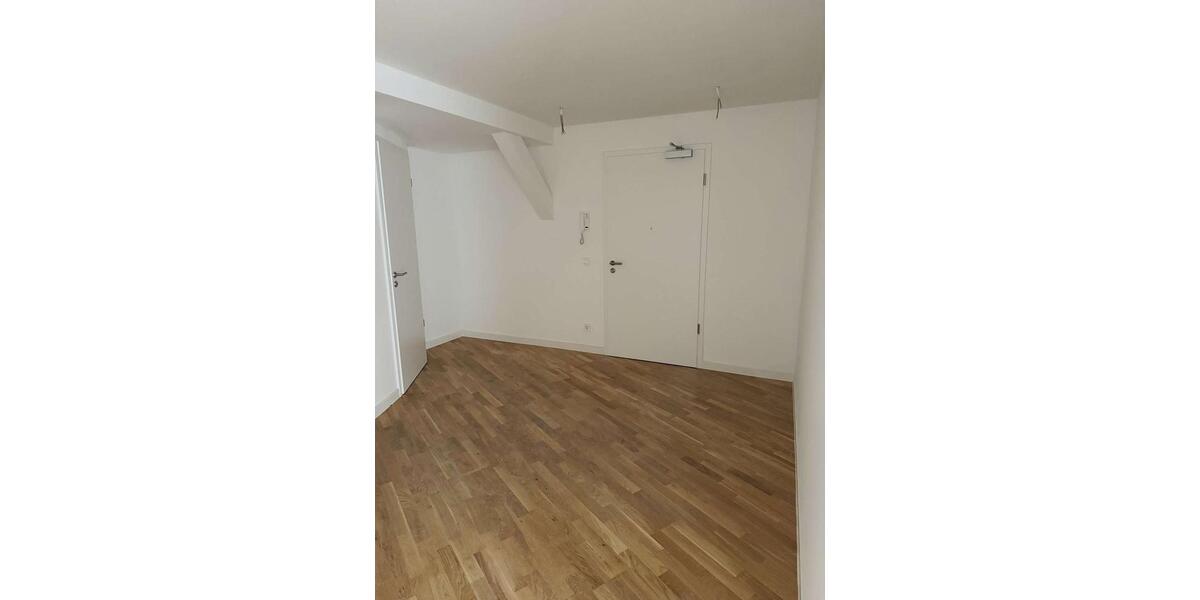 Dachgeschoßwohnung Zwickau - 3 Zimmer, 127 m&sup2;, 1.019&euro; | Angebot:25988403