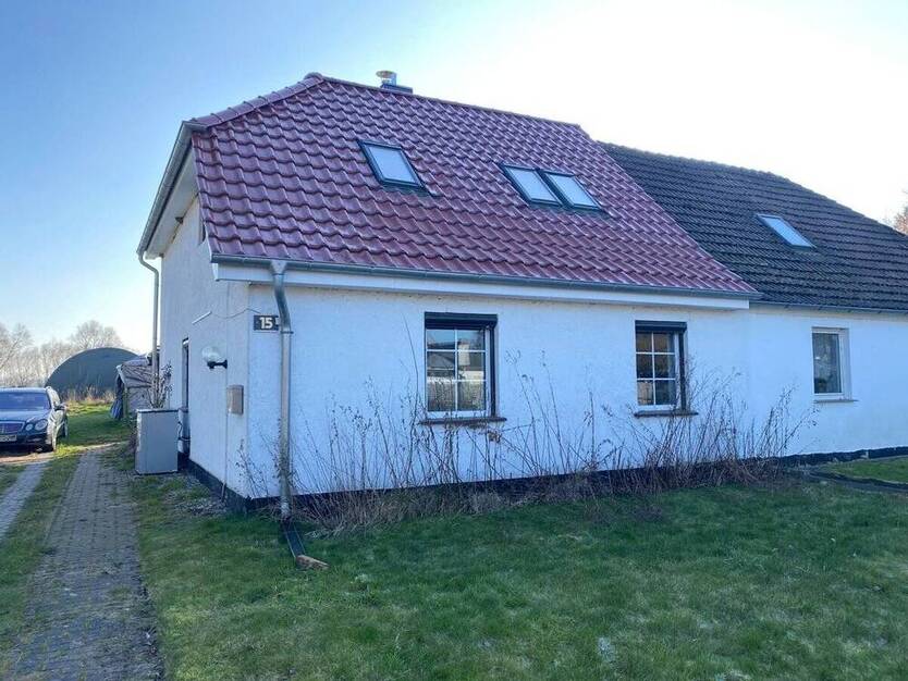 Modernisiertes Doppelhaus mit Ausbaupotenzial und großem Grundstück - Ideal für Naturliebhaber!