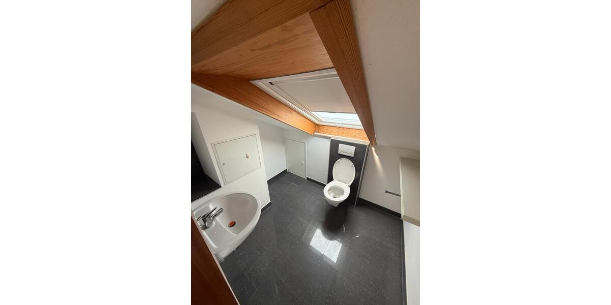 Dachgeschoßwohnung Freiberg am Neckar - 2 Zimmer, 66 m&sup2;, 900&euro; | Angebot:25422858