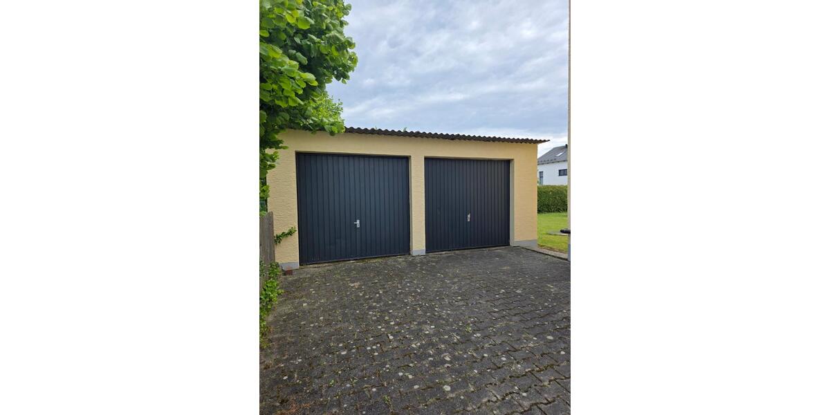 Sehr gepflegtes Mehrfamilienhaus in Massivbauweise 8 zimmer