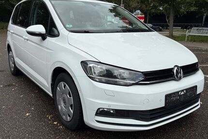 VW Touran 223.278 km 13.990 € Hamburg 20539