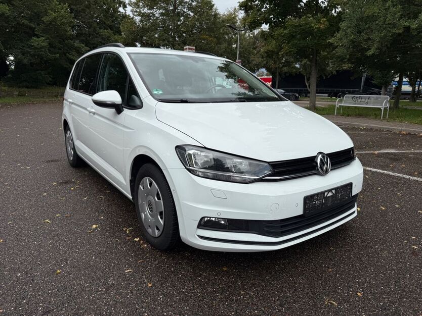 VW Touran 223.278 km 13.990 € Hamburg 20539