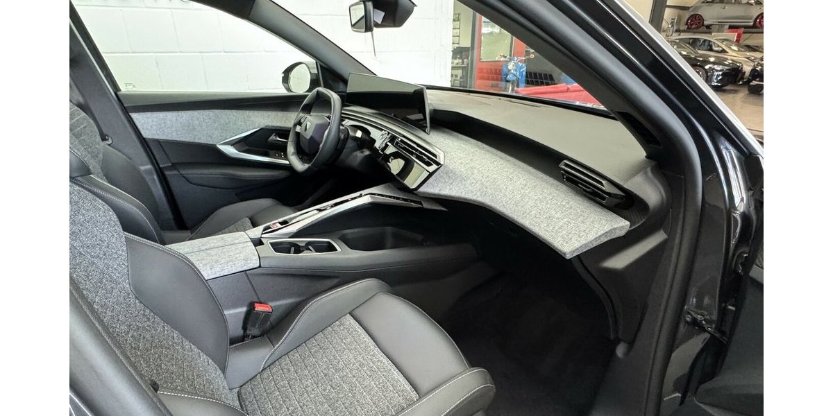 Peugeot 3008 Allure 145 Mild Hybrid Full LED 360° 38.211 km 24.730 &euro; Lich 35423