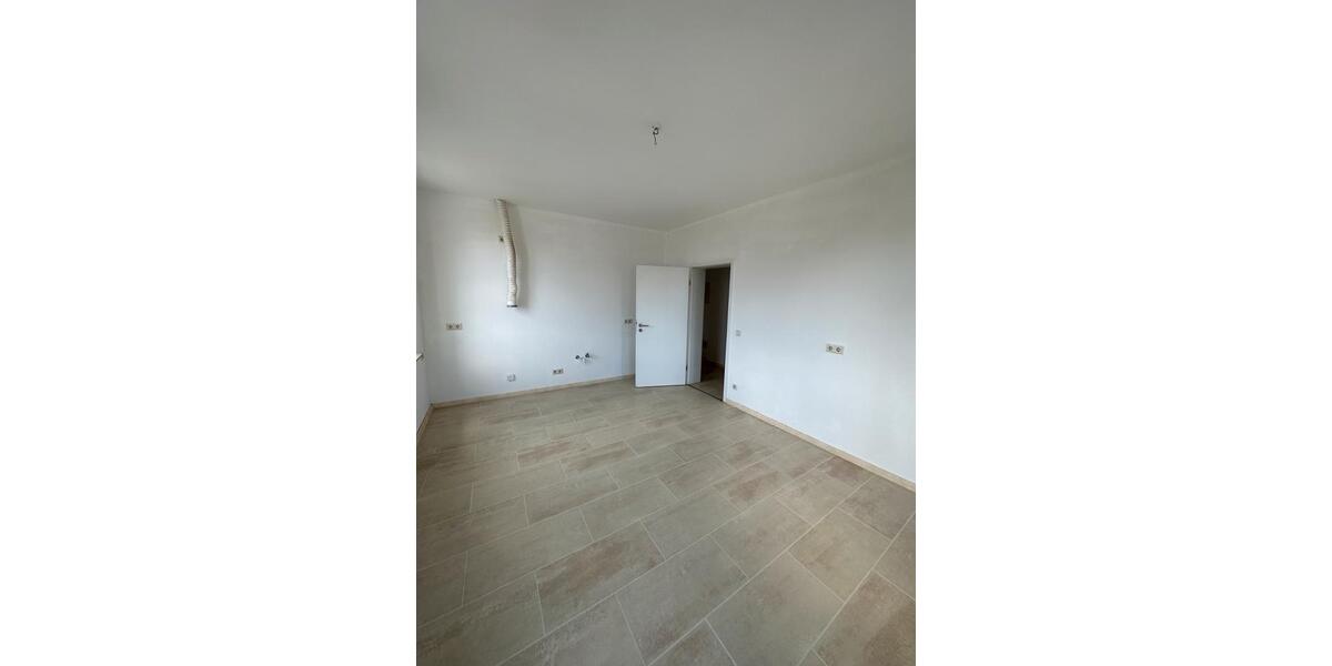 Etagenwohnung Neuhaus am Rennweg - 3 Zimmer, 116 m&sup2;, 875&euro; | Angebot:24641557