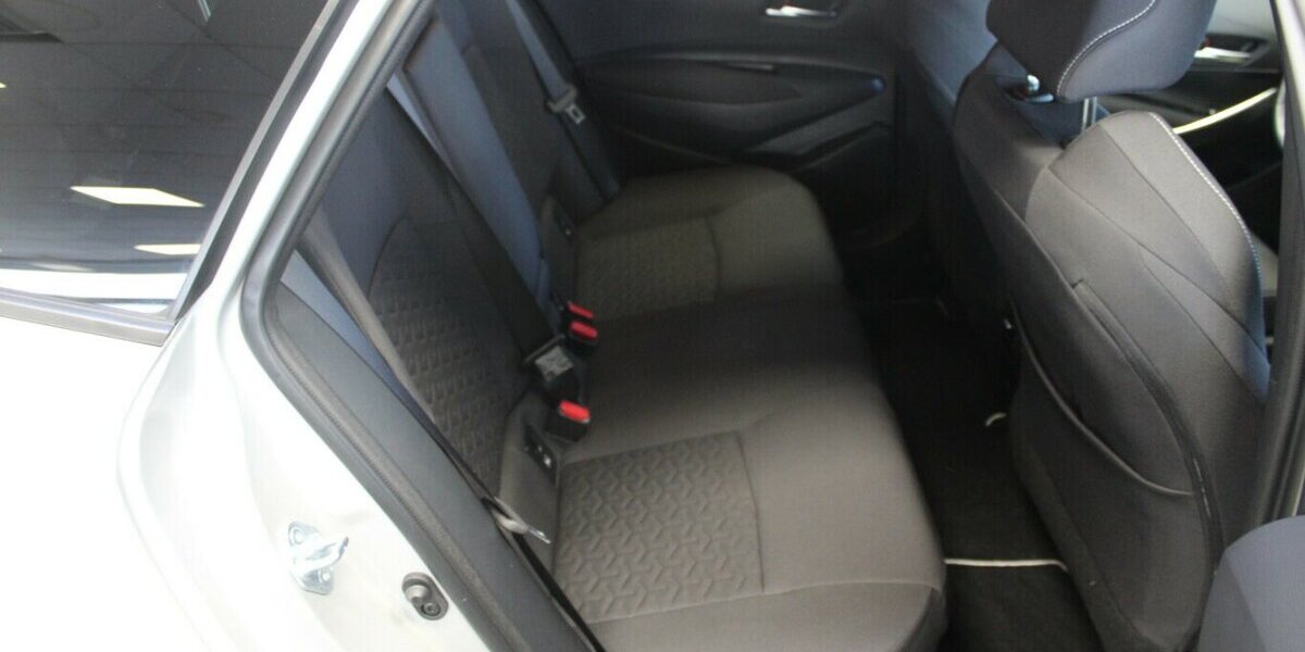 Toyota Corolla 2.0 Touring Sports Hybrid Team Deutschland 77.720 km 21.980 &euro; Euskirchen 53881