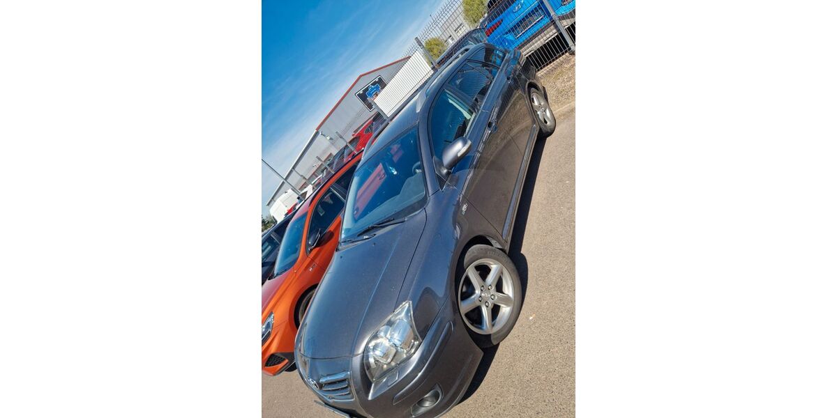 Toyota Avensis 208.100 km 5.555 &euro; Erfurt 99092