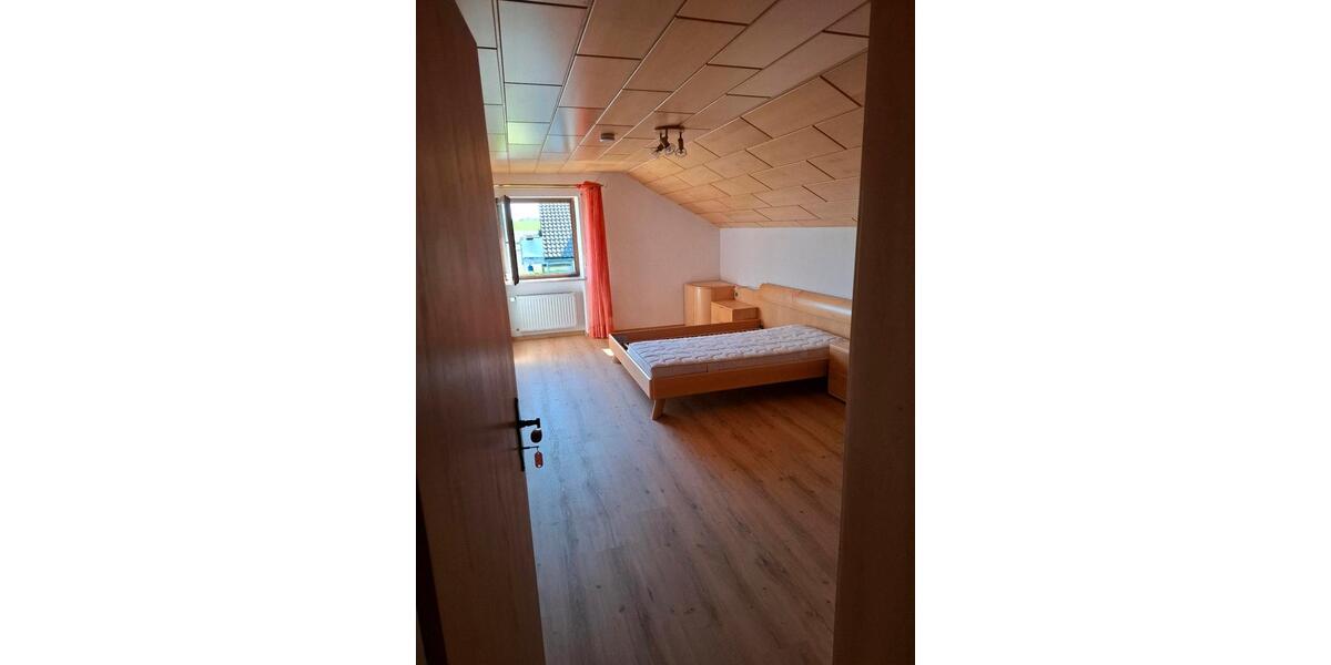 Dachgeschoßwohnung Burgkirchen an der Alz - 2.5 Zimmer, 70 m&sup2;, 750&euro; | Angebot:25309043