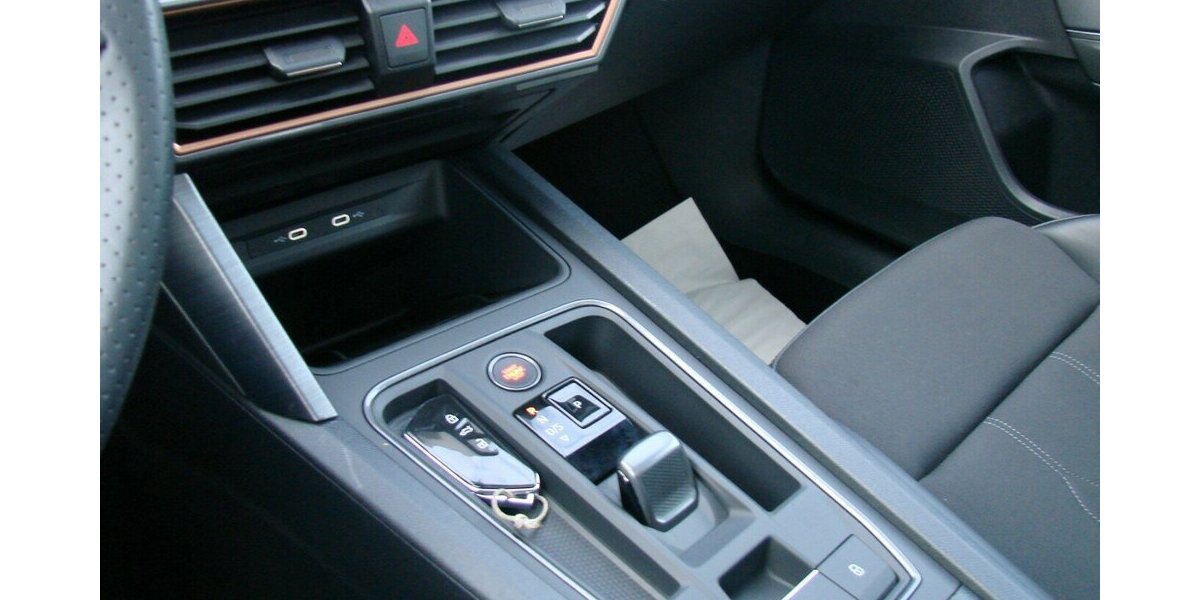 Cupra Leon ST eTSi ACC Panorama Vision Plus LED Beats 5.999 km 26.980 &euro; Falkensee 14612