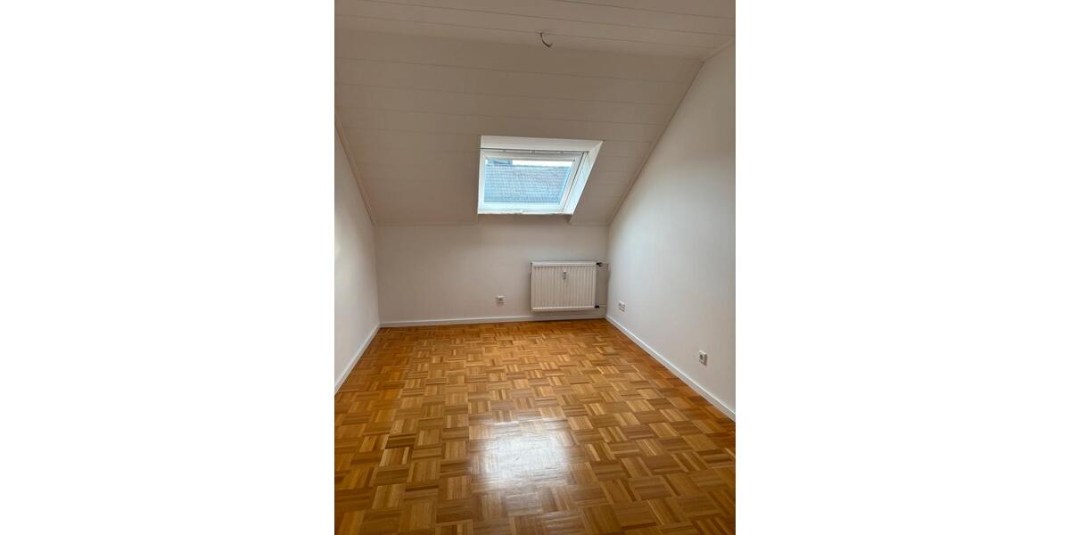 Dachgeschoßwohnung Erwitte - 4 Zimmer, 117 m&sup2;, 1.095&euro; | Angebot:24994339