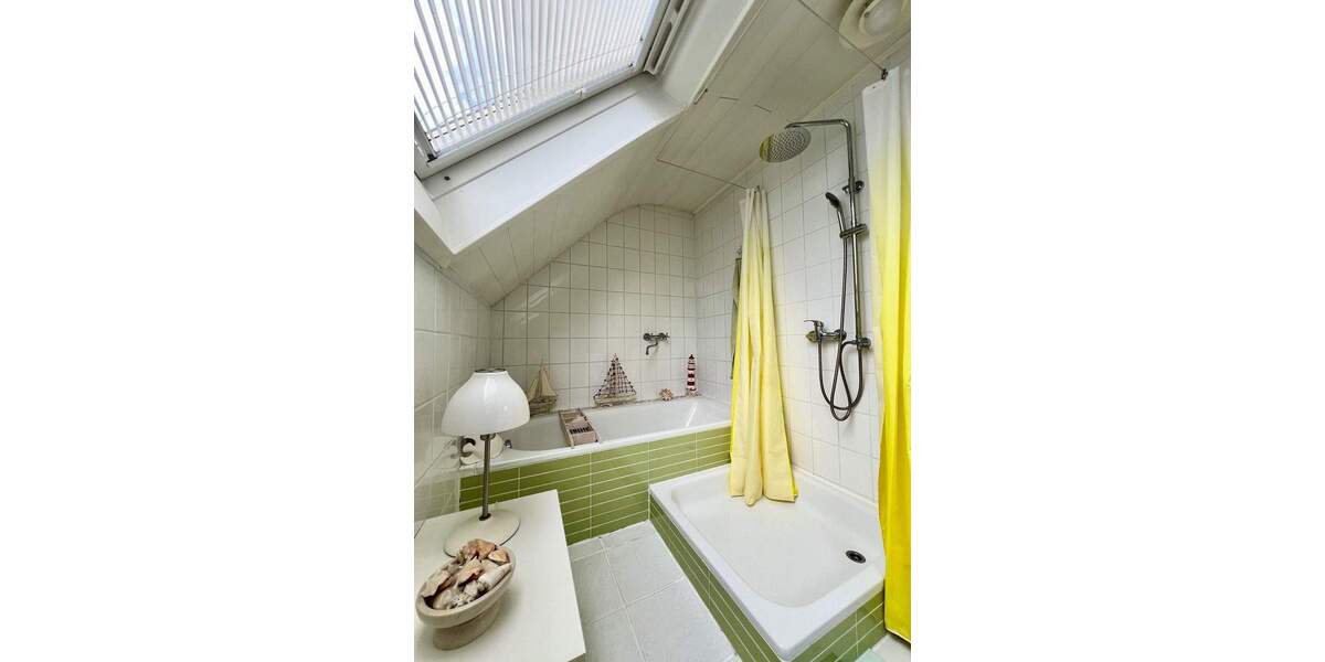 Lichtdurchflutete Wohnung mit viel Platz (zus. im DG) und Sonnenloggien 4 zimmer