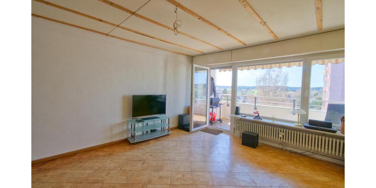 Helle 3 Zimmerwohnung mit Ausblick, Aufzug und Tiefgaragen-Box - Etagenwohnung Villingen-Schwenningen Schwenningen | Angebot:26230643