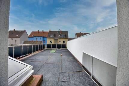 Bezugfsfreie 6 ZKBB mit XL-Panoramaterrasse & Gemeinschaftsgarten Gepflegtes 2FH mit Garage - Wohnung Mannheim Sandhofen | Angebot:26749567