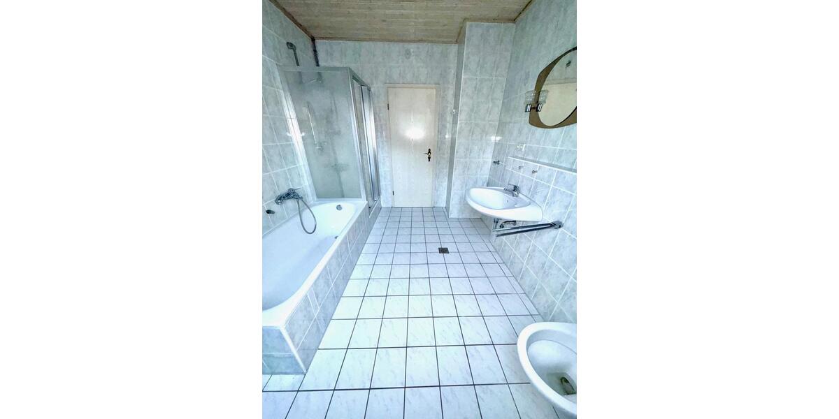 charmante 4 -Zimmer Wohnung mit Doppelgarage und EBK 4 zimmer