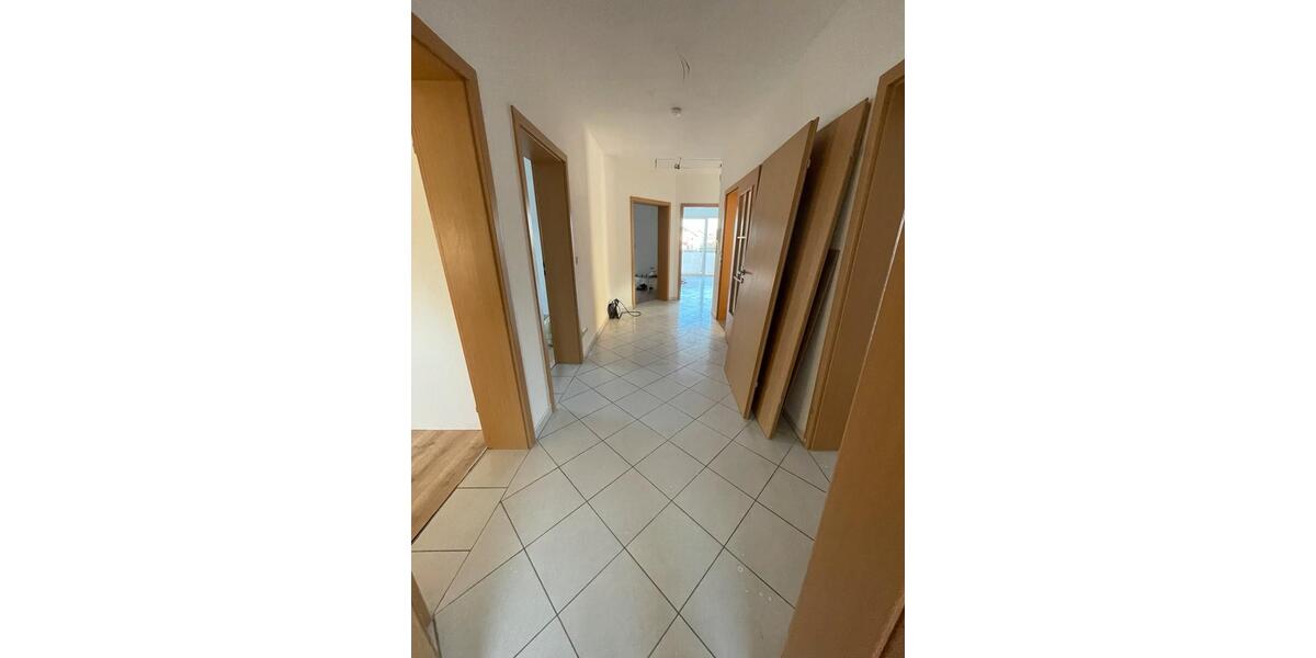 Etagenwohnung Krefeld - 4 Zimmer, 135 m&sup2;, 1.350&euro; | Angebot:26675467