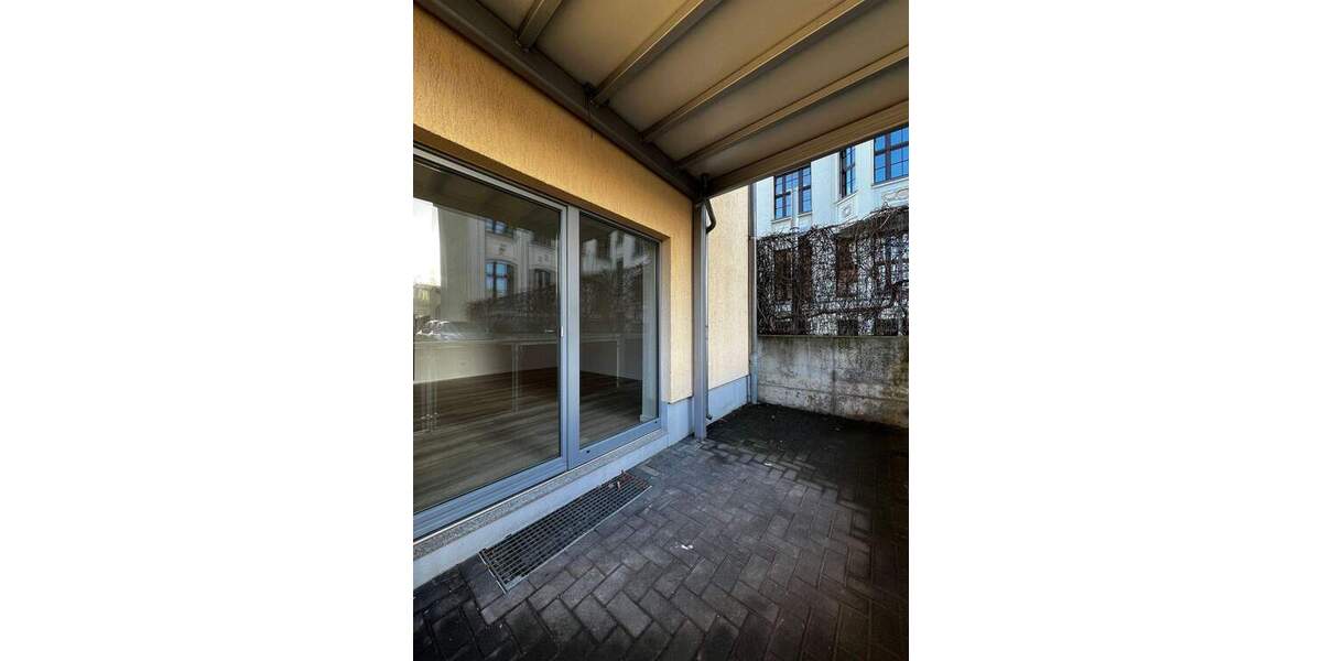 teilsanierte, gemütliche 2-Raum Altbauwohnung mit Terrasse im Stadtzentrum 2 zimmer