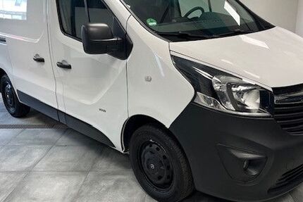 Opel Vivaro 131.000 km 11.899 &euro; Gersdorf 09355