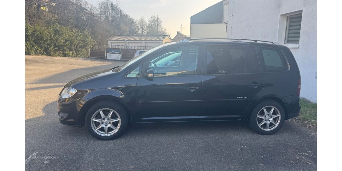 VW Touran 300.000 km 2.800 &euro; Waldenbuch 71111