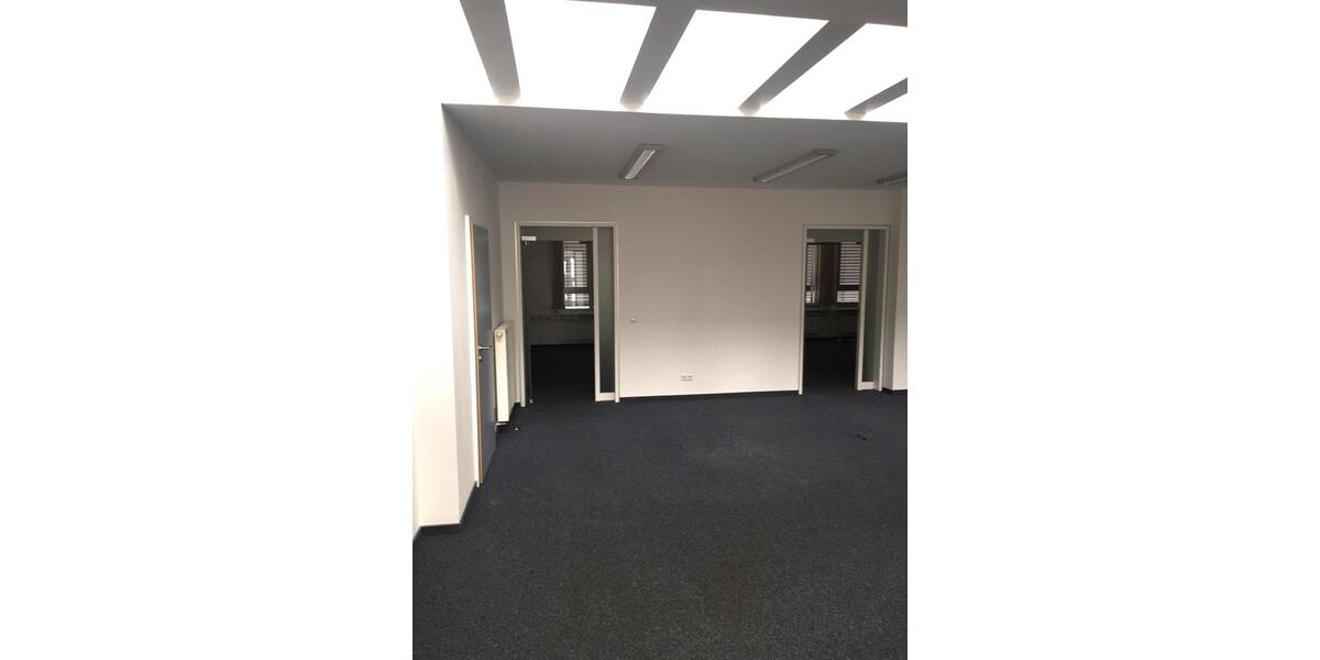 Vielseitige nutzbare moderne Gewerbeimmobilie in St. Ingbert zimmer