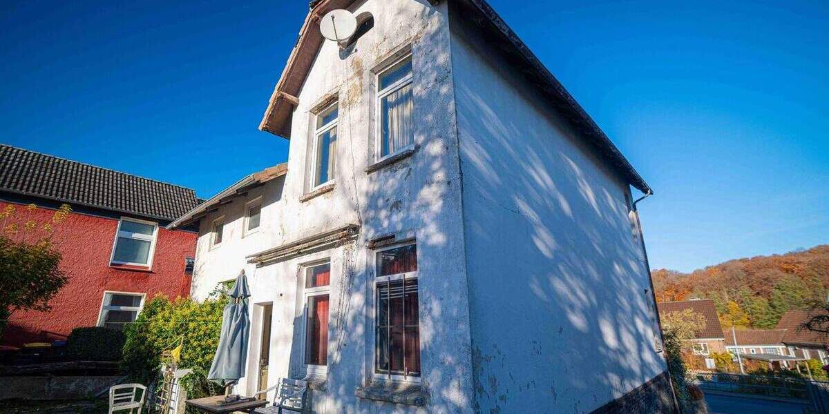 ZFH in Bad Schwartau - großes Hanggrundstück, sanierungsbedürftiger Altbau mit viel Potenzial 6 zimmer