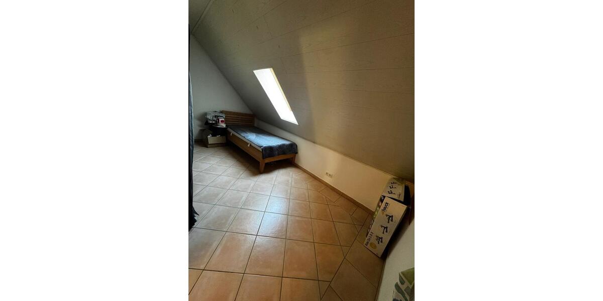 Dachgeschoßwohnung Dingolfing - 4.5 Zimmer, 110 m&sup2;, 1.300&euro; | Angebot:25936868