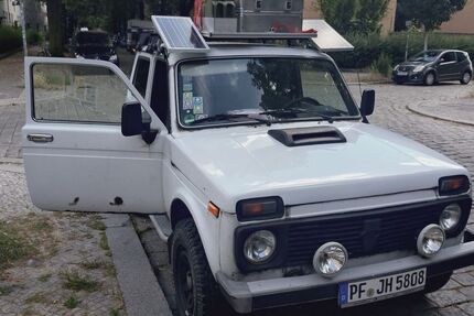 Lada Niva 83.500 km 9.900 &euro; Berlin - Pankow 13189