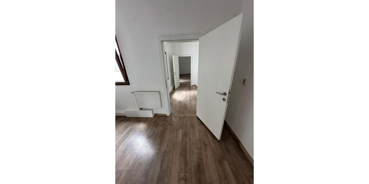 Etagenwohnung Eisleben (Lutherstadt) - 4 Zimmer, 90 m&sup2;, 900&euro; | Angebot:26532609